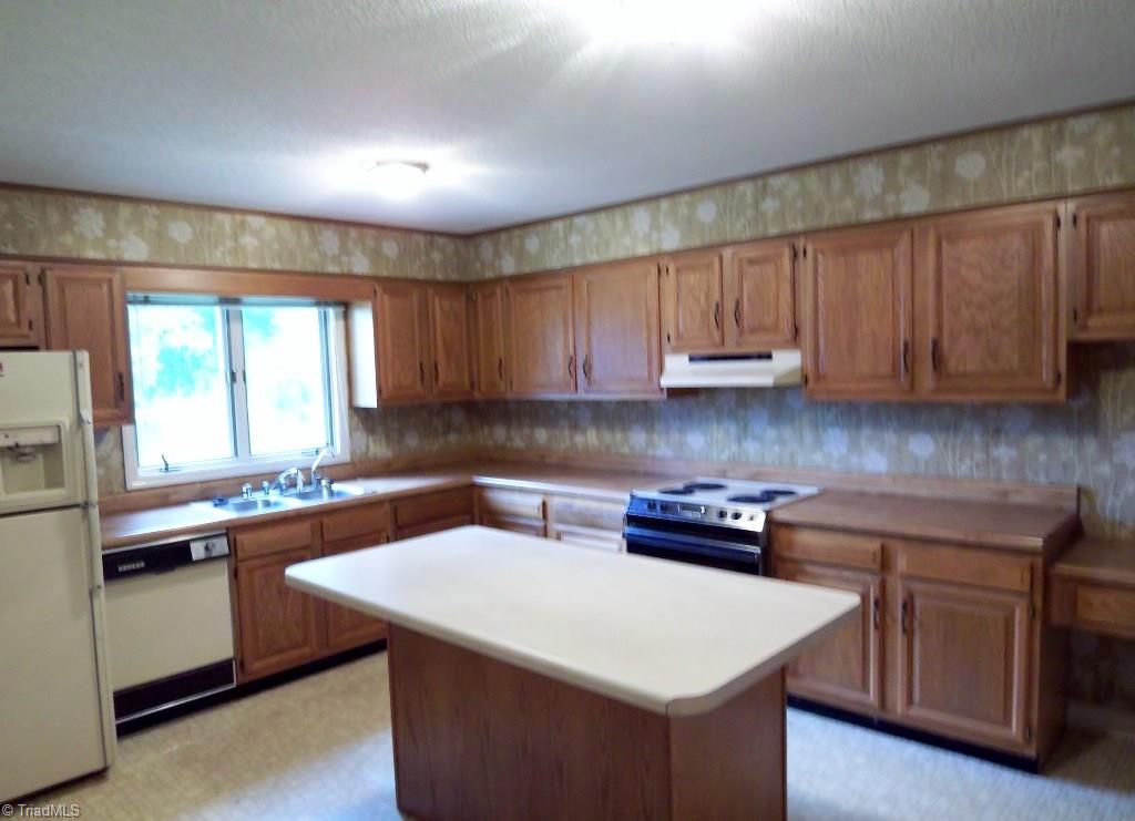 148 Old Mill Road, Unit C High Point, NC 27265 - Photo 2 of 20 Kitchen