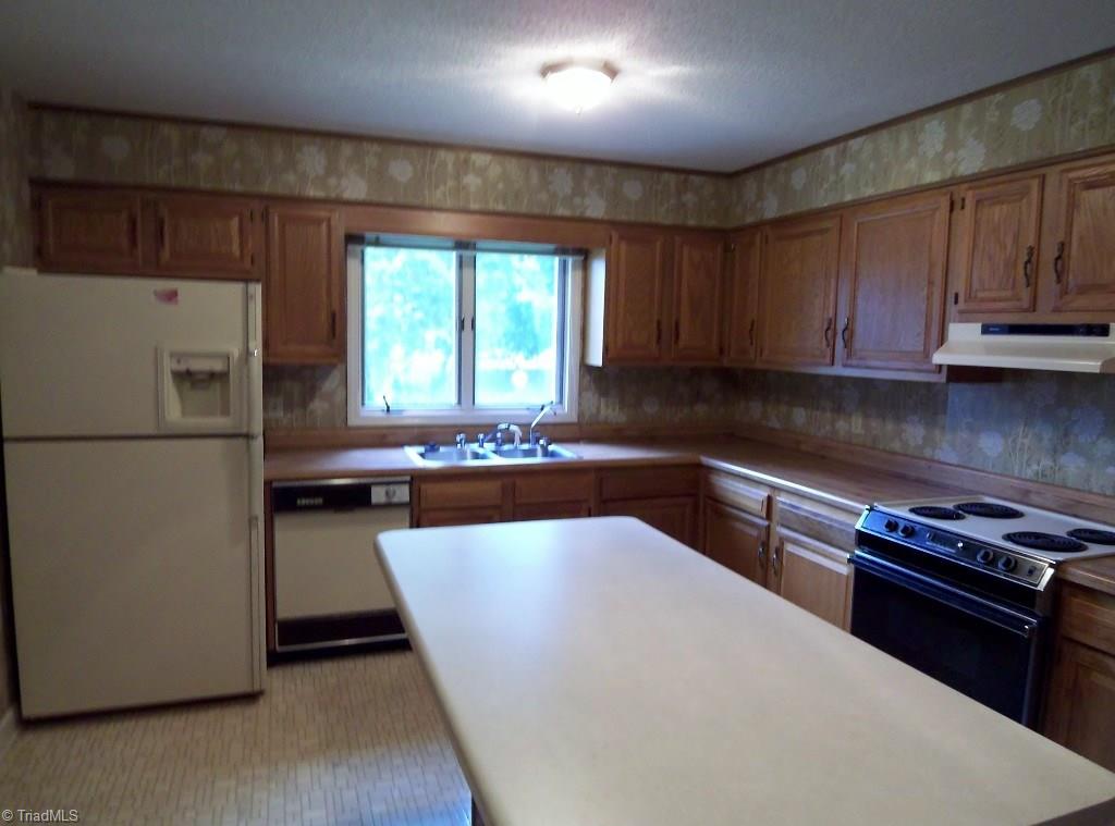 148 Old Mill Road, Unit C High Point, NC 27265 - Photo 4 of 20 Kitchen