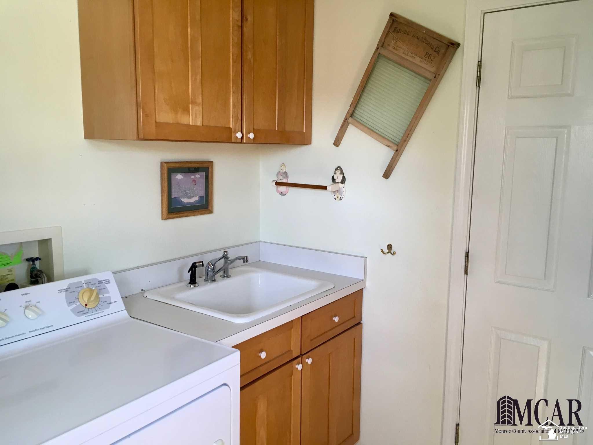 10488 Secor Road Temperance, MI 48182 - Photo 31 of 39