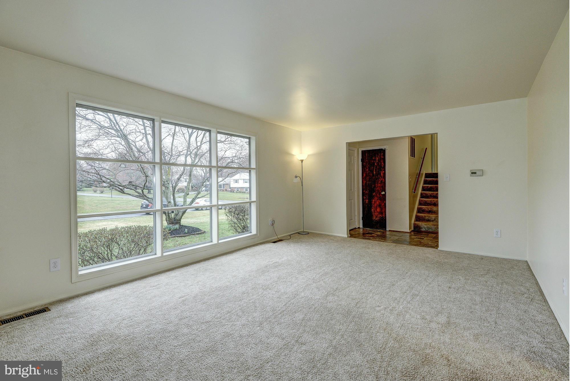 4100 Briars Road Olney, MD 20832 - Photo 3 of 28 Living Room