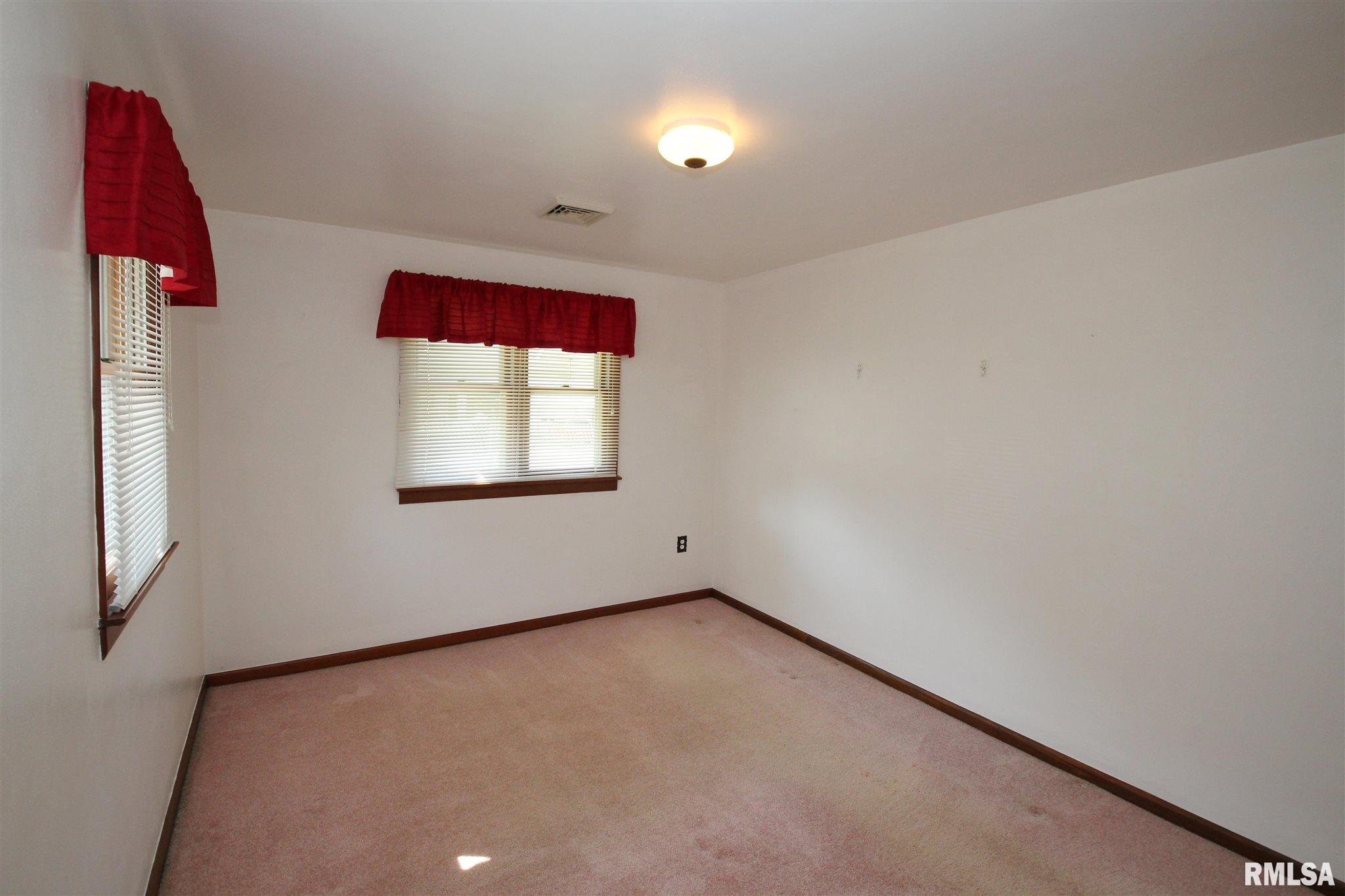 215 Algonquin Road Marquette Heights, IL 61554 - Photo 17 of 31 Gallery Image 17