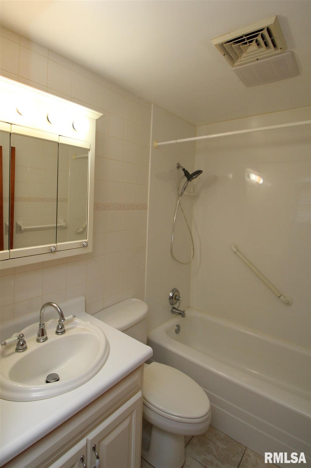 215 Algonquin Road Marquette Heights, IL 61554 - Photo 18 of 31 Gallery Image 18