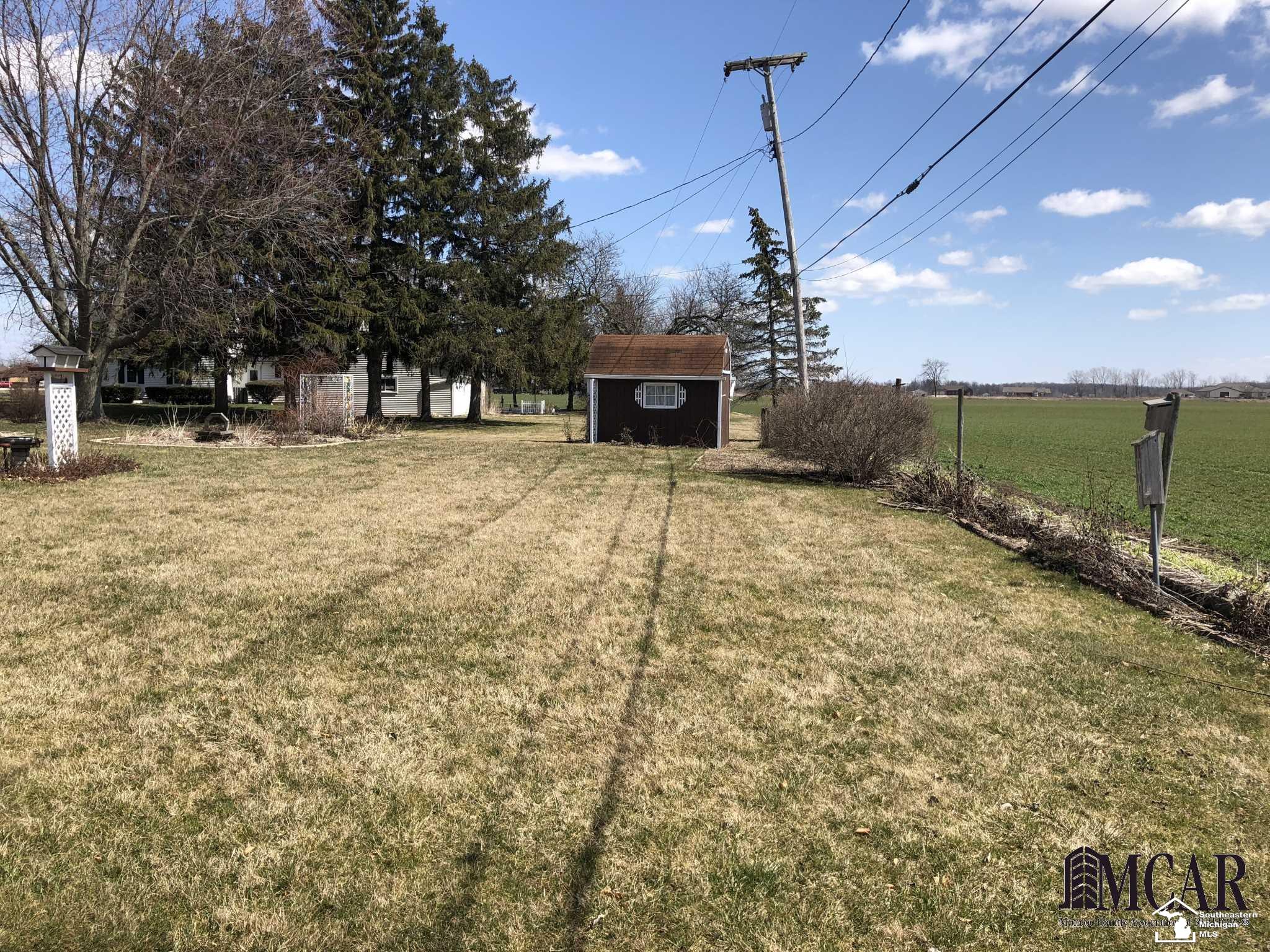 5313 South Custer Road Monroe, MI 48161 - Photo 13 of 43 21434228-12.JPG