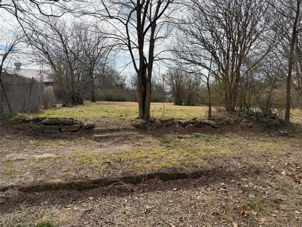 228 East Nelson Street Denison, TX 75021 - Photo 2 of 5