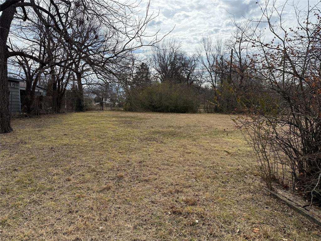 228 East Nelson Street Denison, TX 75021 - Photo 4 of 5