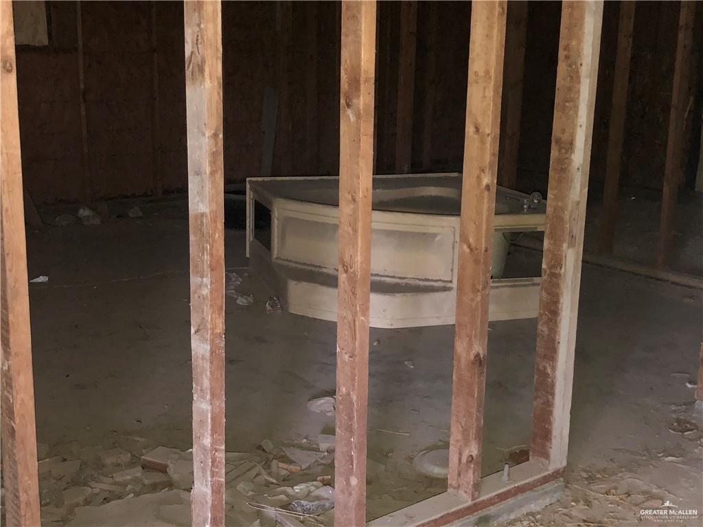 236 East 13th Street La Joya, TX 78560 - Photo 3 of 6 a bathroom with a glass shower door
