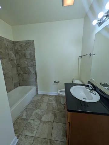 $1,100 | 5031 South Hermitage Avenue, Unit 3R, Chicago, IL 60609