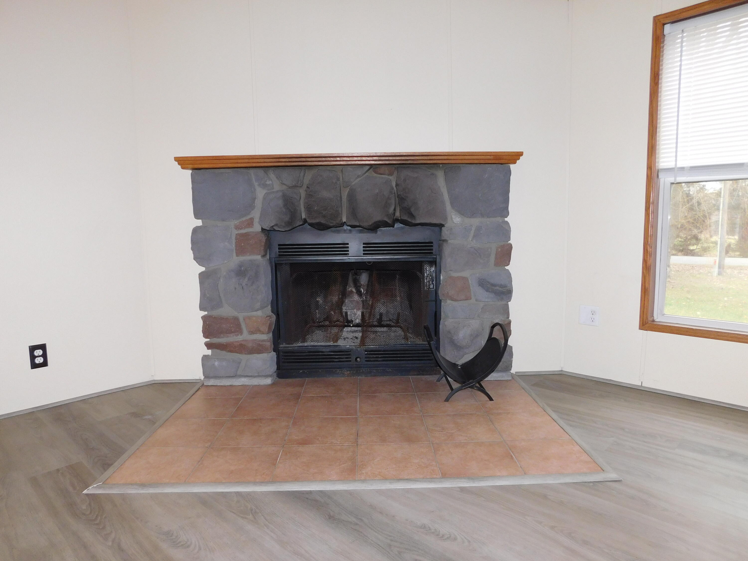 4218 Pier Road Benton Harbor, MI 49022 - Photo 6 of 47 DSCN5033
