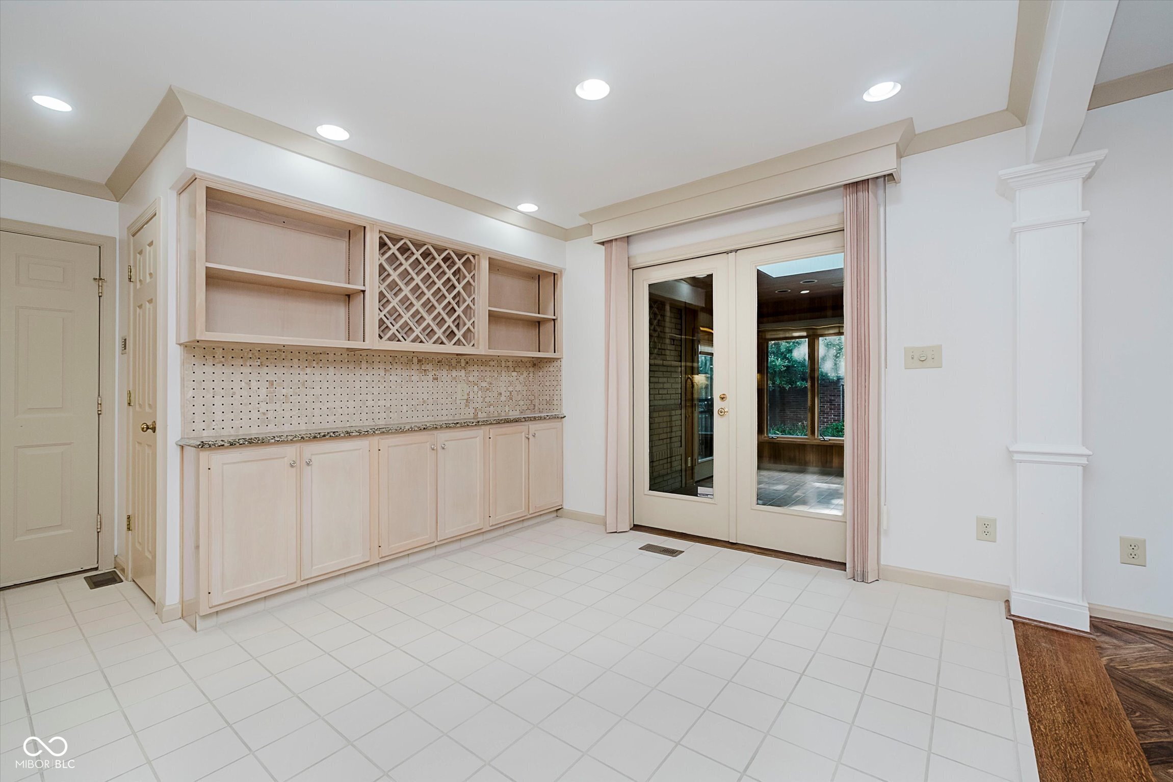 8649 Cricket Tree Lane Indianapolis, IN 46260 - Photo 15 of 58