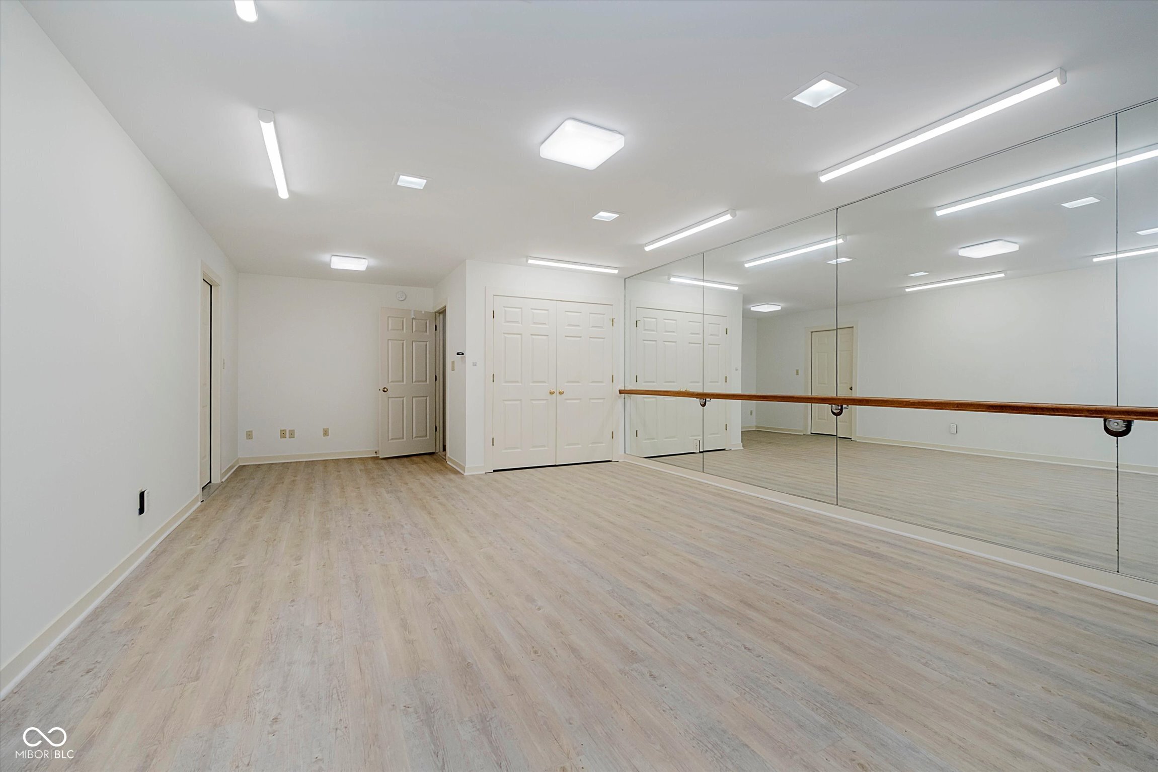 8649 Cricket Tree Lane Indianapolis, IN 46260 - Photo 46 of 58