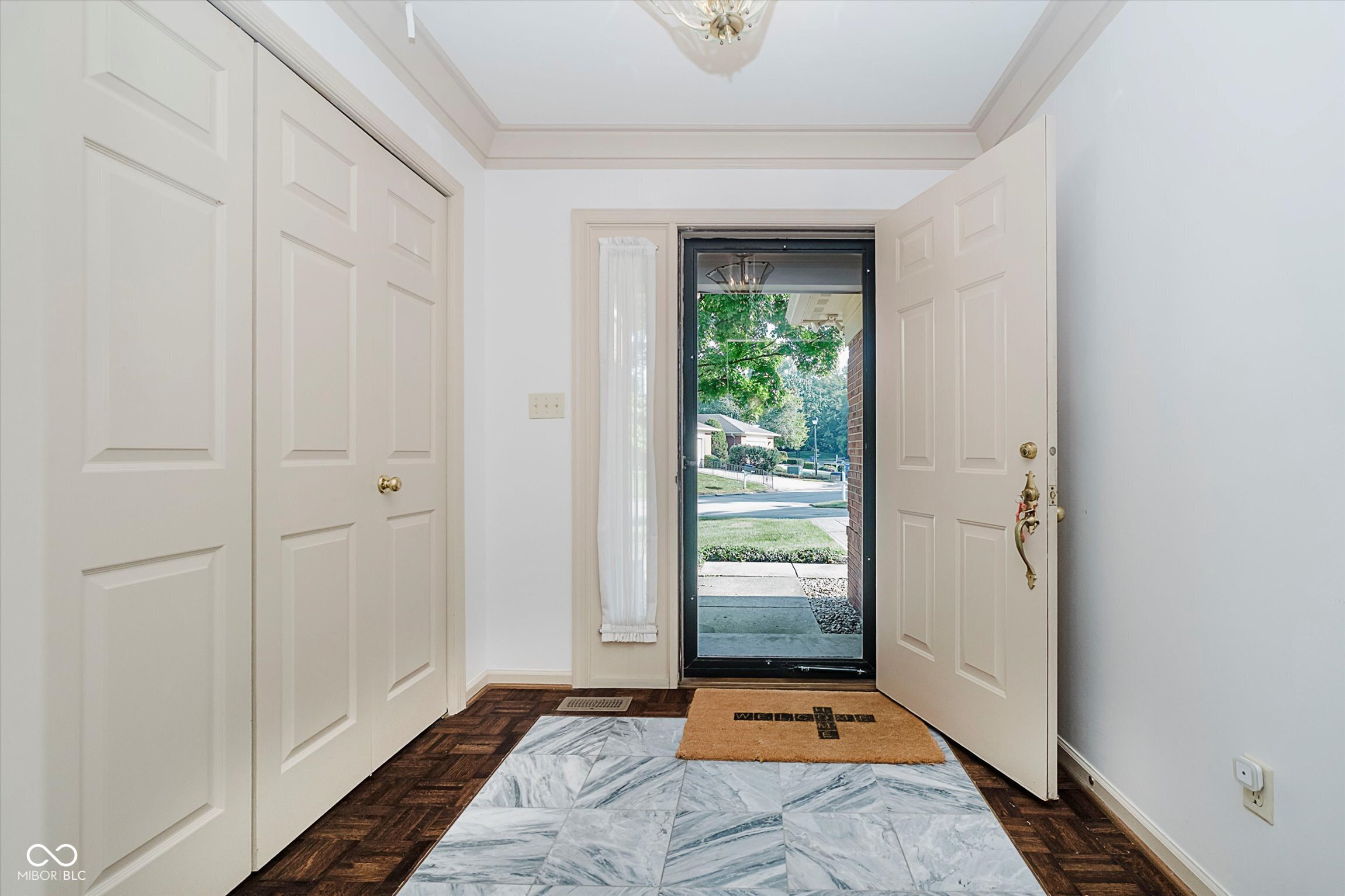 8649 Cricket Tree Lane Indianapolis, IN 46260 - Photo 9 of 58