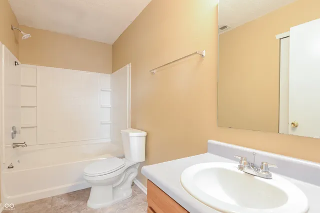 $1,665 | 944 Shenandoah Way, Greenwood, IN 46143