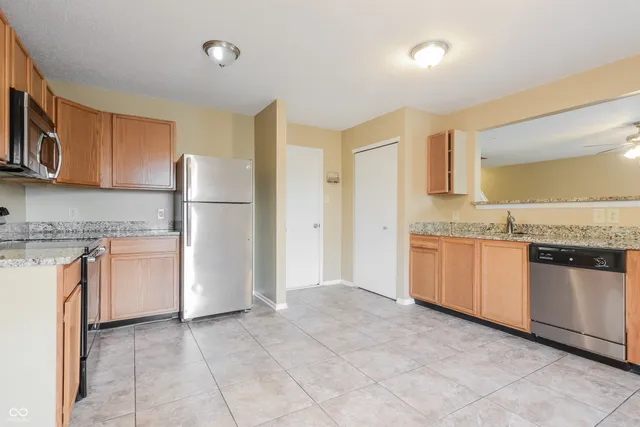 $1,665 | 944 Shenandoah Way, Greenwood, IN 46143