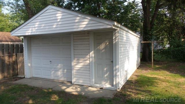 8515 Rivard Avenue Warren, MI 48089 - Photo 2 of 10
