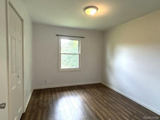 8475 Bridge Lake Road Clarkston, MI 48348 - Photo 22 of 31 First bedroom