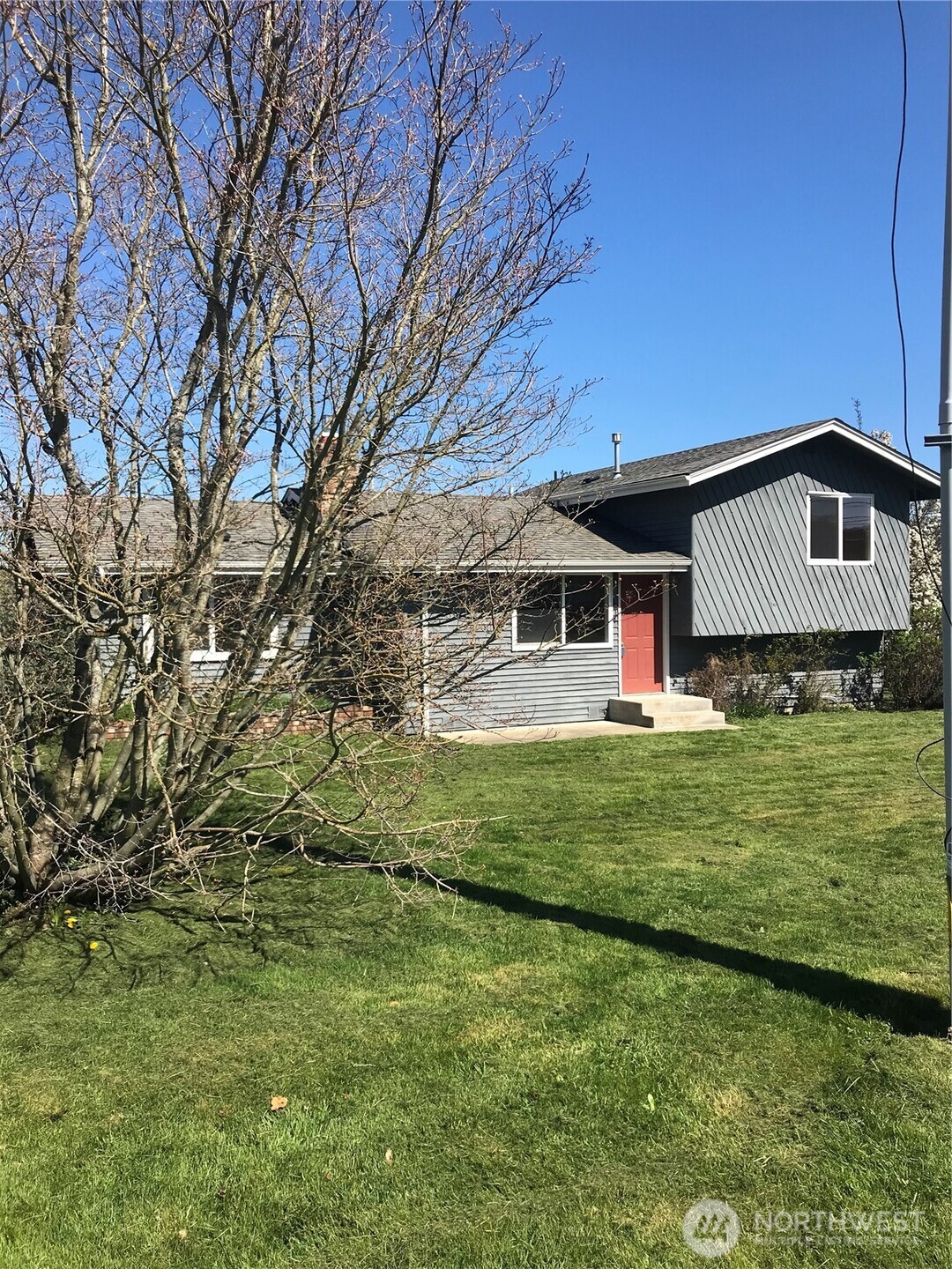 1214 36th Street Anacortes, WA 98221 - Photo 22 of 23 a front view of a house with a garden