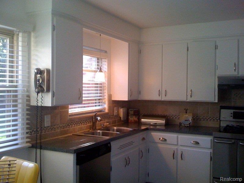 18179 Cornell Road Southfield, MI 48075 - Photo 14 of 30 photo 4.jpg