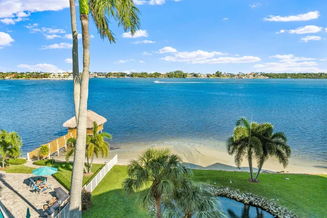 $3,900 | 20 South Lakeshore Drive, Unit C, Hypoluxo, FL 33462