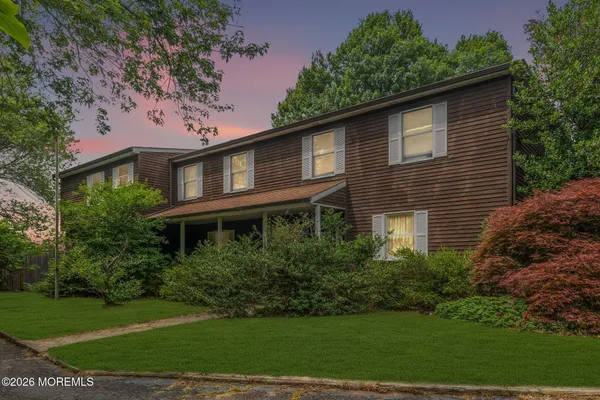 $800,000 | 210 Church Street, Belford, NJ 07718