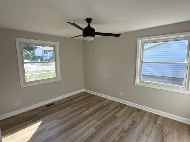 $3,300 | 1220 Kingston Lane, Schaumburg, IL 60193