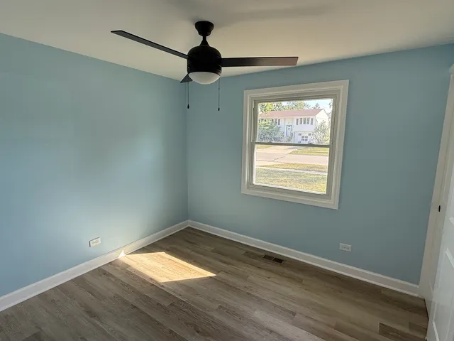 $3,300 | 1220 Kingston Lane, Schaumburg, IL 60193