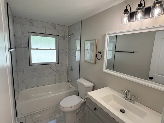 $3,300 | 1220 Kingston Lane, Schaumburg, IL 60193