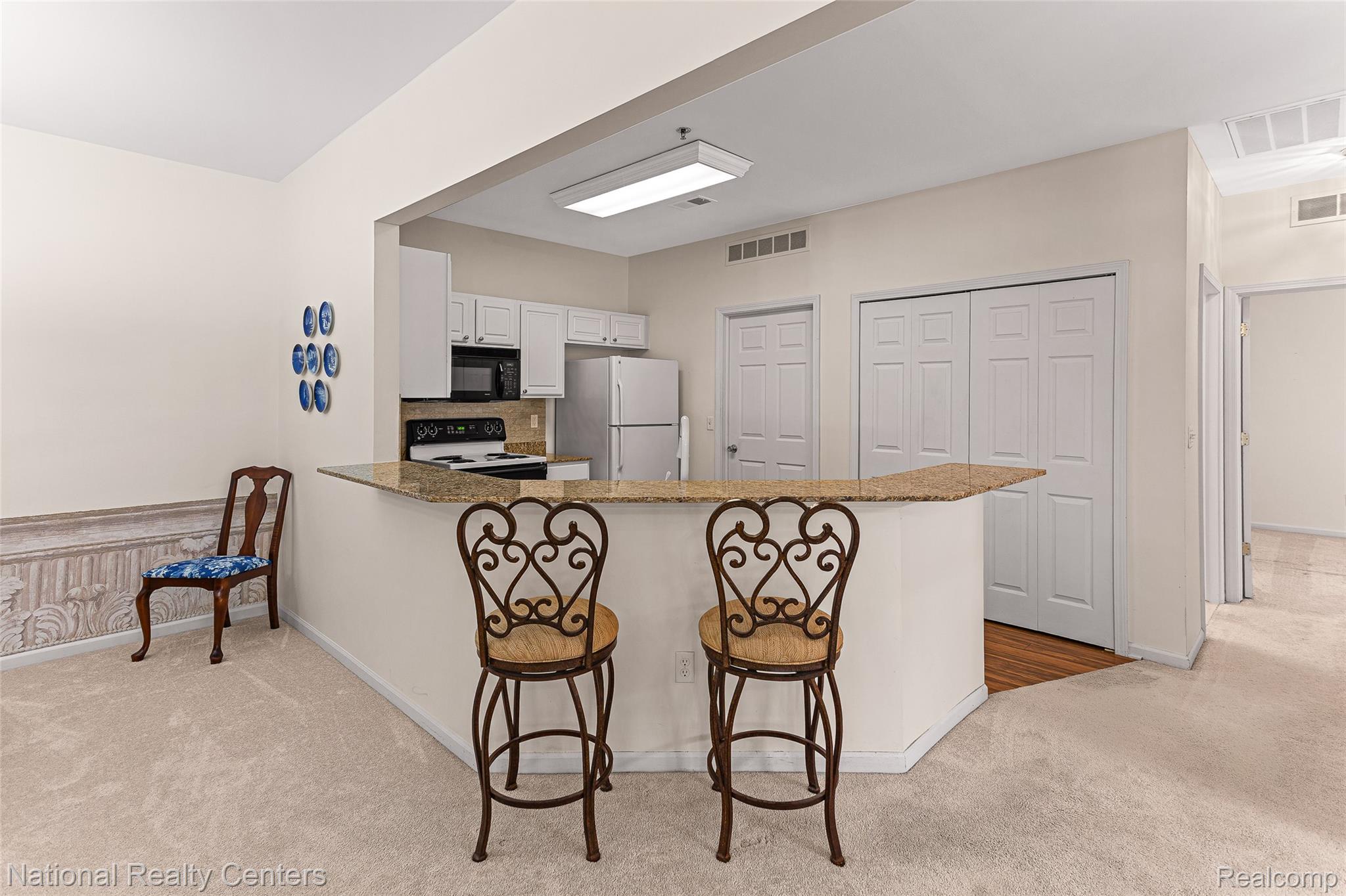 1637 Deepwood Circle Rochester, MI 48307 - Photo 11 of 34 IMG_4847.jpg
