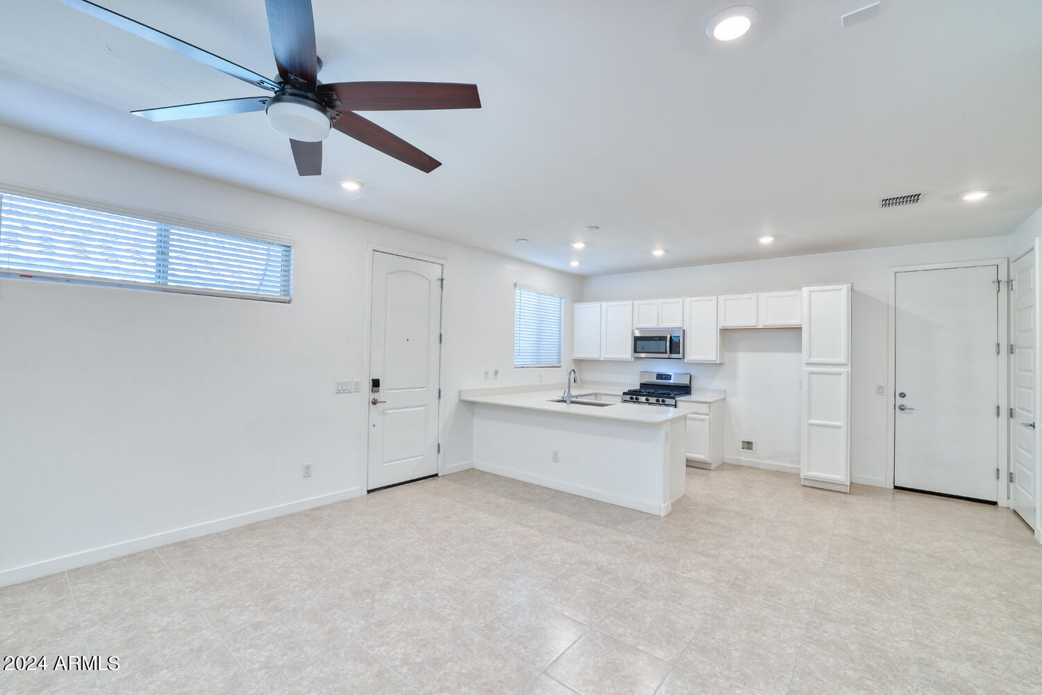 9535 West Trumbull Road Tolleson, AZ 85353 - Photo 14 of 22 Private Guest Suite