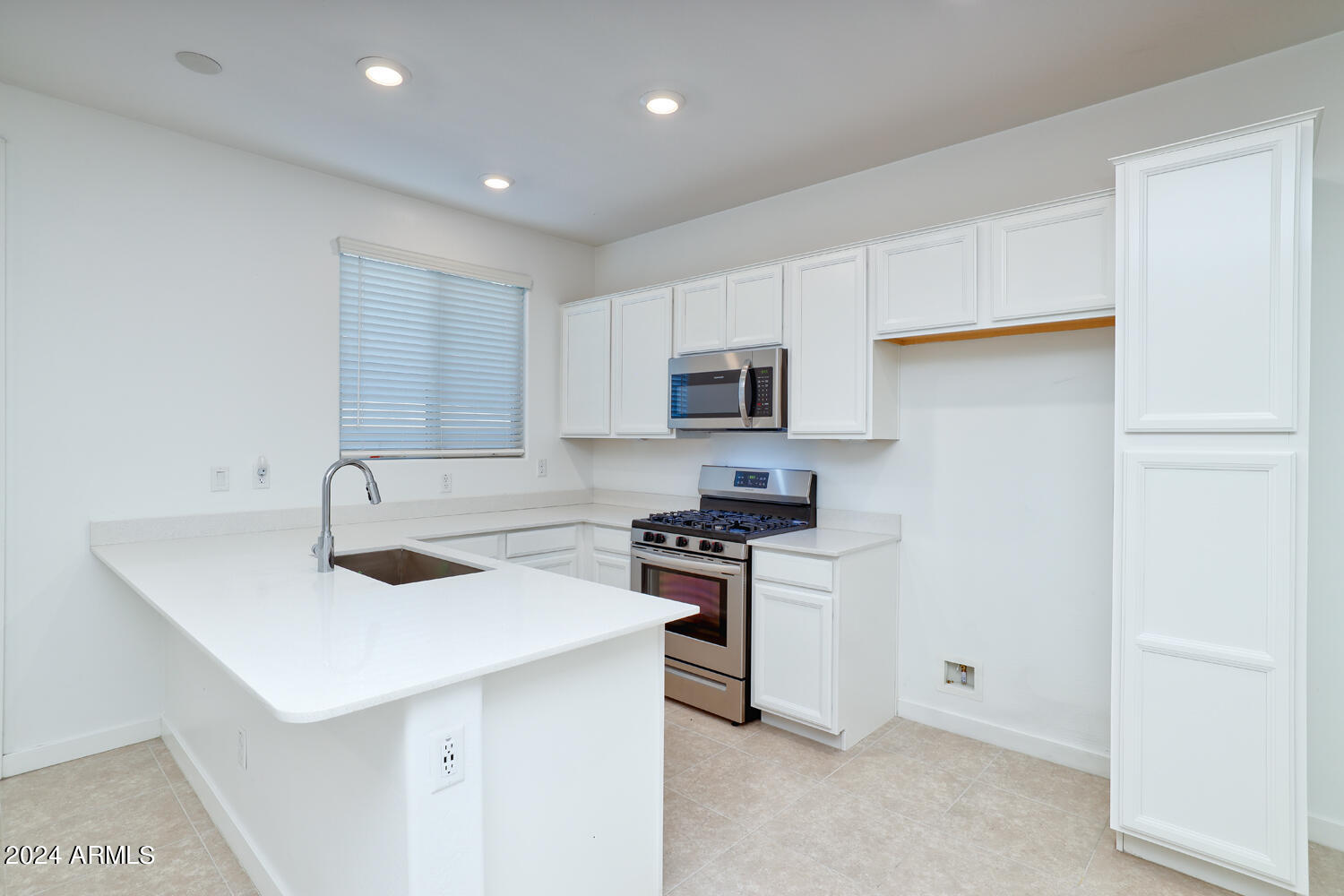 9535 West Trumbull Road Tolleson, AZ 85353 - Photo 15 of 22 Guest Kitchen