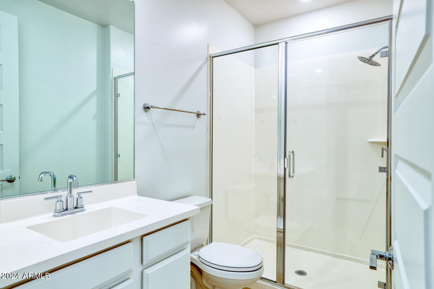 9535 West Trumbull Road Tolleson, AZ 85353 - Photo 18 of 22 Guest Suite Bathroom