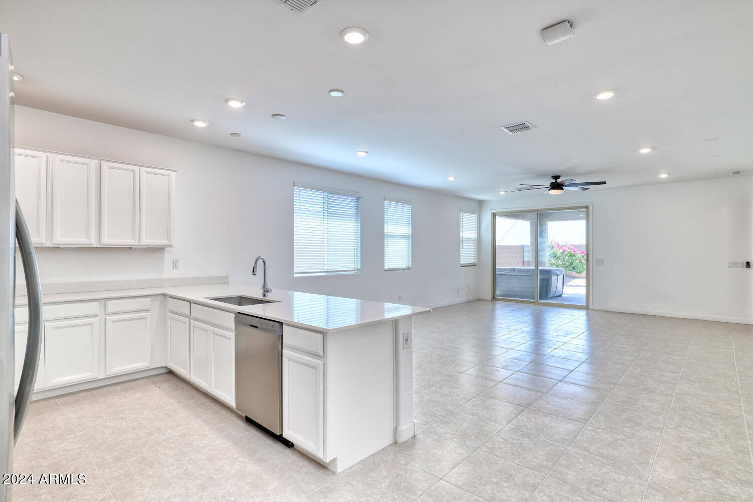 9535 West Trumbull Road Tolleson, AZ 85353 - Photo 5 of 22 Great Room
