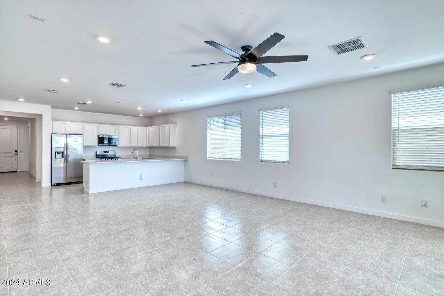 9535 West Trumbull Road Tolleson, AZ 85353 - Photo 6 of 22 Great Room