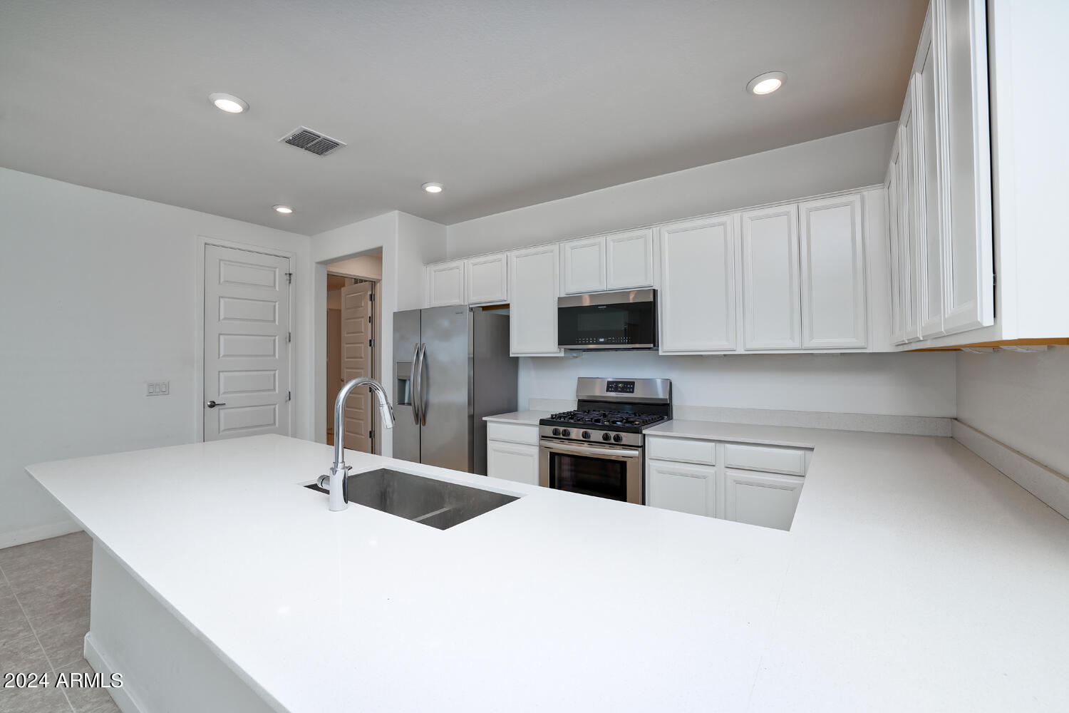 9535 West Trumbull Road Tolleson, AZ 85353 - Photo 8 of 22 Kitchen