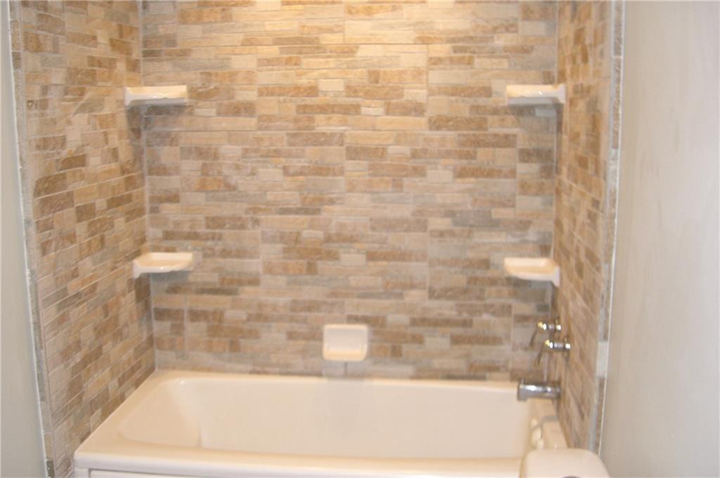 1200 Woodland Road Pittsburgh, PA 15237 - Photo 6 of 7 Main Bathroom
