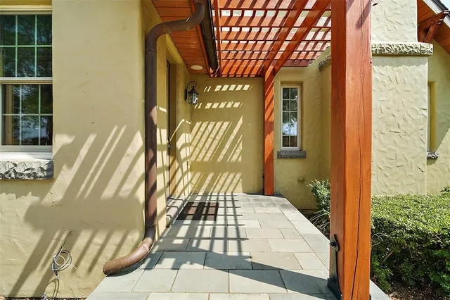 $997,000 | 707 South Dixie Drive, Howey-in-the-Hills, FL 34737