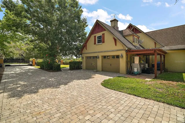 $997,000 | 707 South Dixie Drive, Howey-in-the-Hills, FL 34737