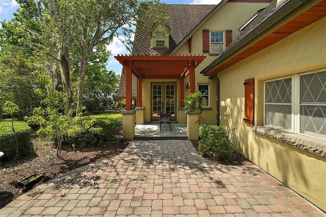 $997,000 | 707 South Dixie Drive, Howey-in-the-Hills, FL 34737