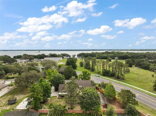 $997,000 | 707 South Dixie Drive, Howey-in-the-Hills, FL 34737