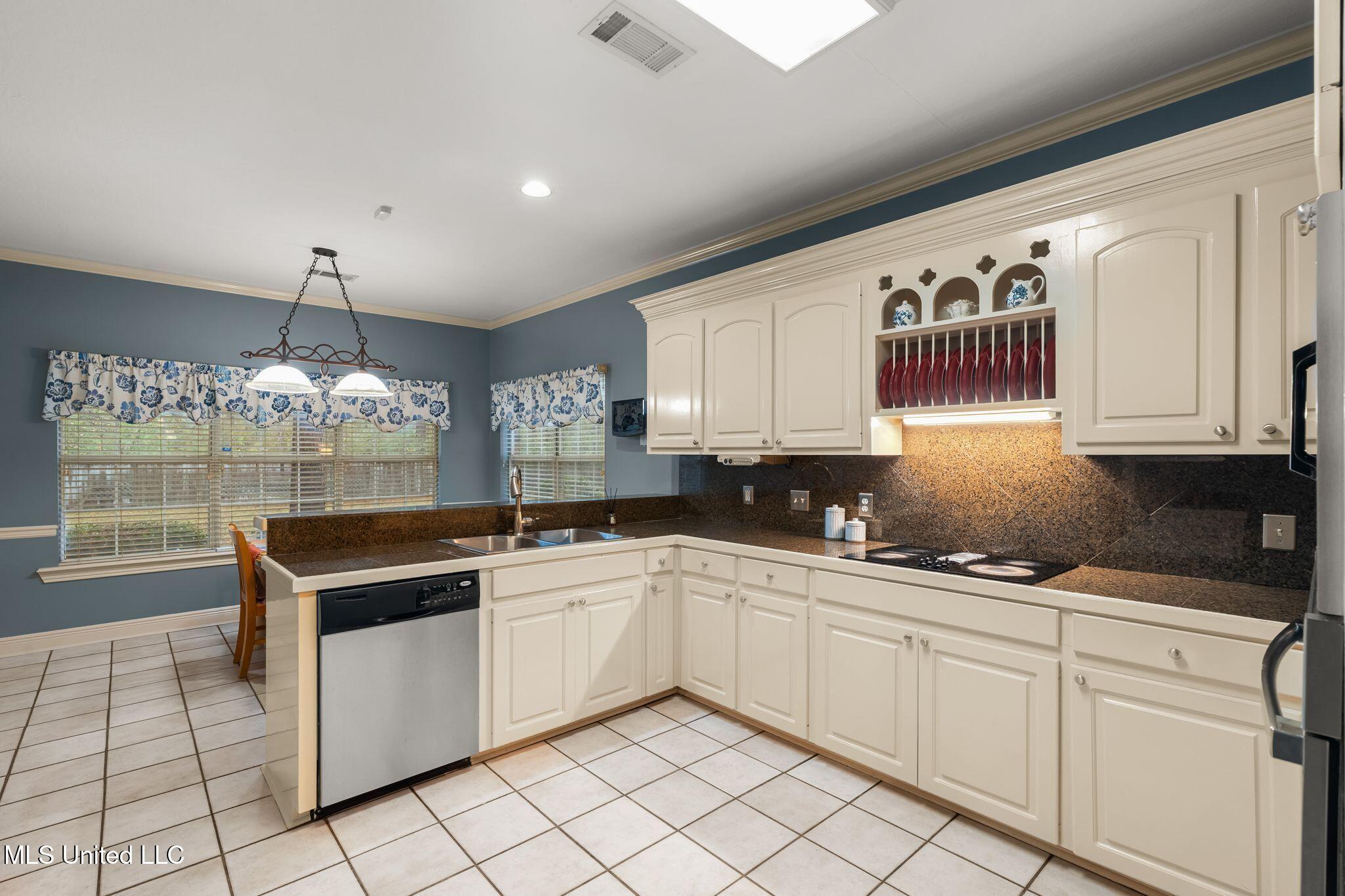 101 Sweet Bay Trail Petal, MS 39465 - Photo 14 of 47 Kitchen-Breakfast area