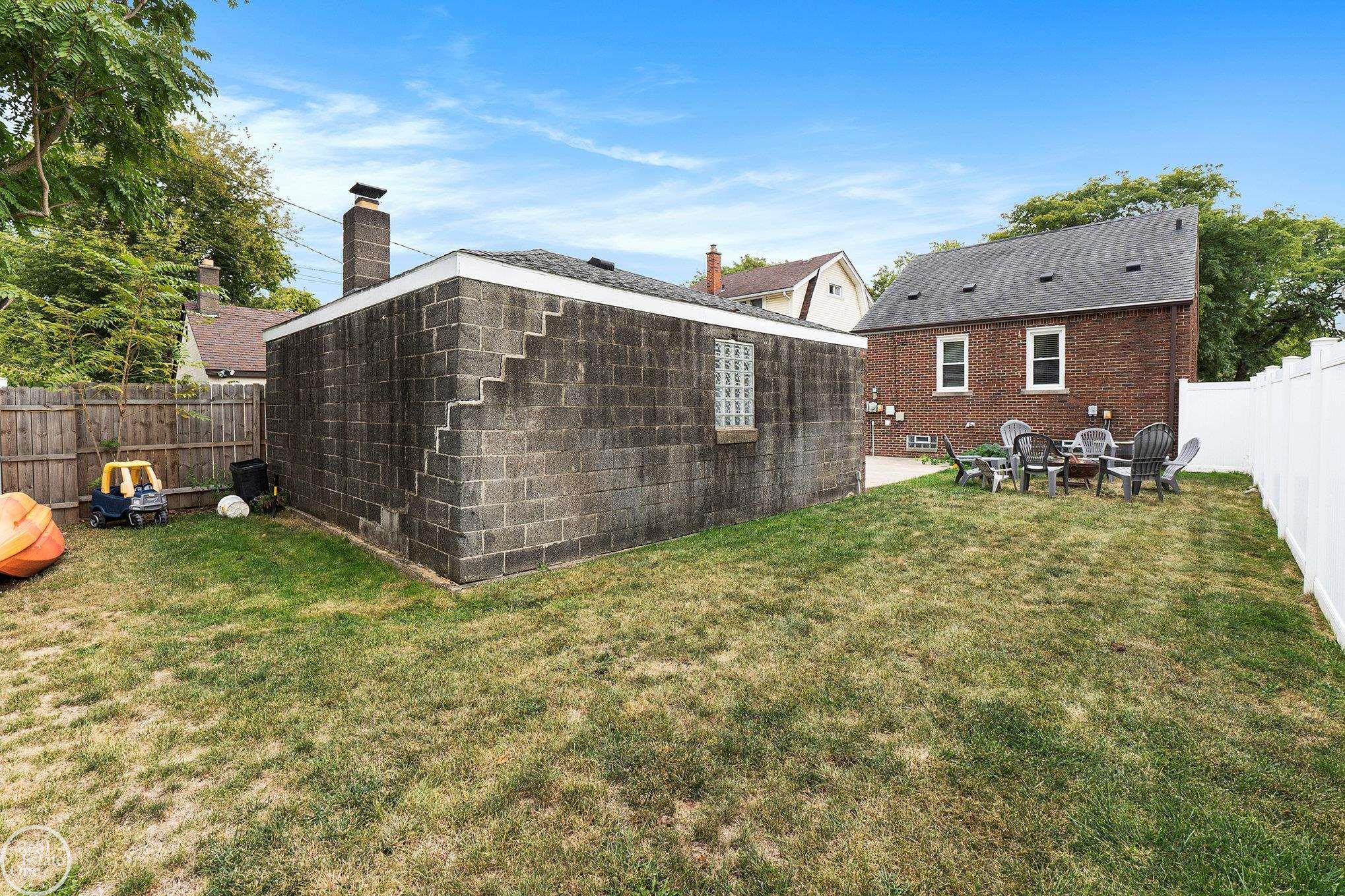 8379 Harding Street Center Line, MI 48015 - Photo 17 of 23