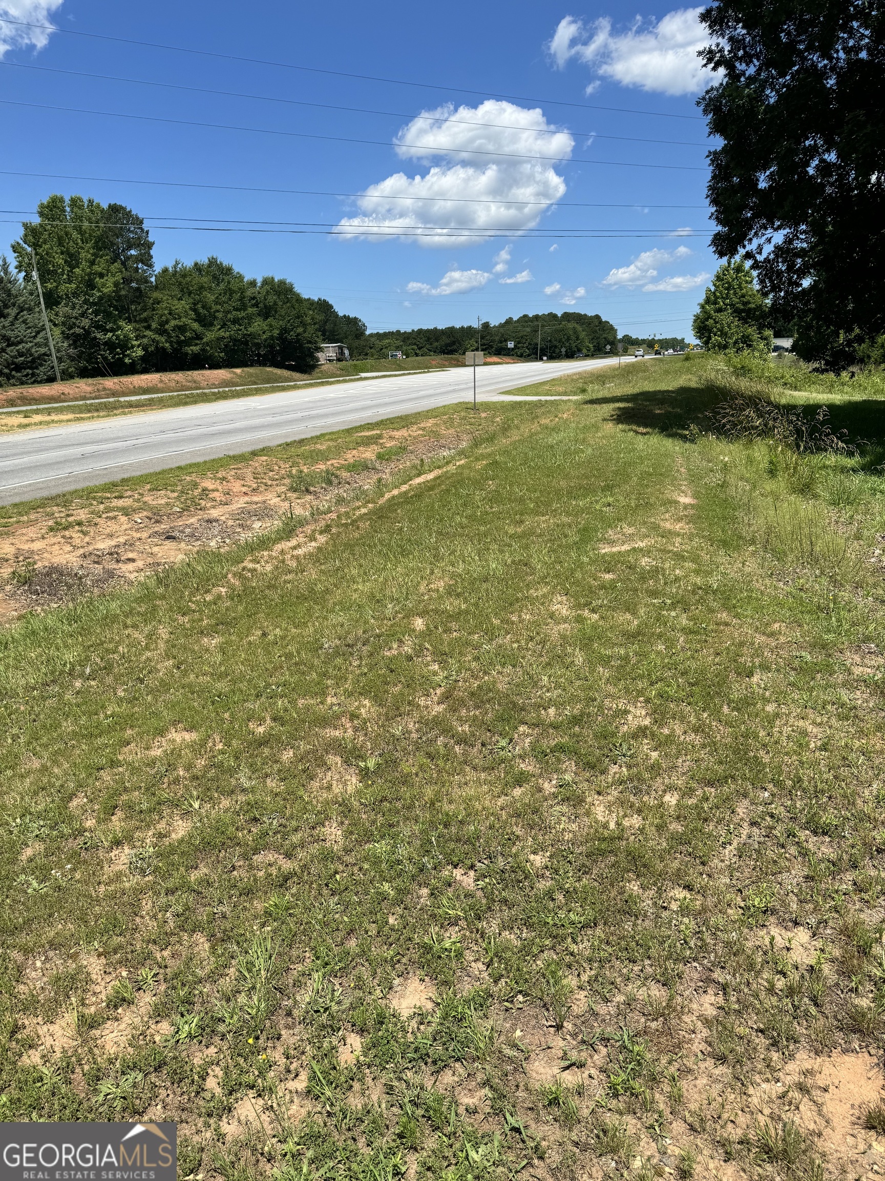 2883 Highway 441 Commerce, GA 30529 - Photo 2 of 12 a view of an ocean and mountain