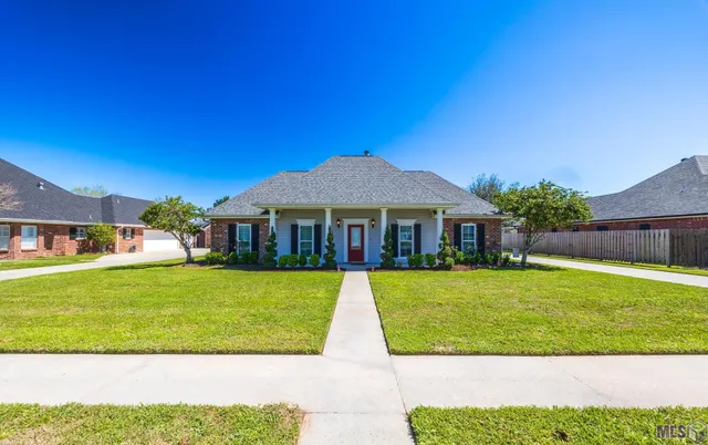 $310,000 | 163 Lake Penchant Court, Houma, LA 70360