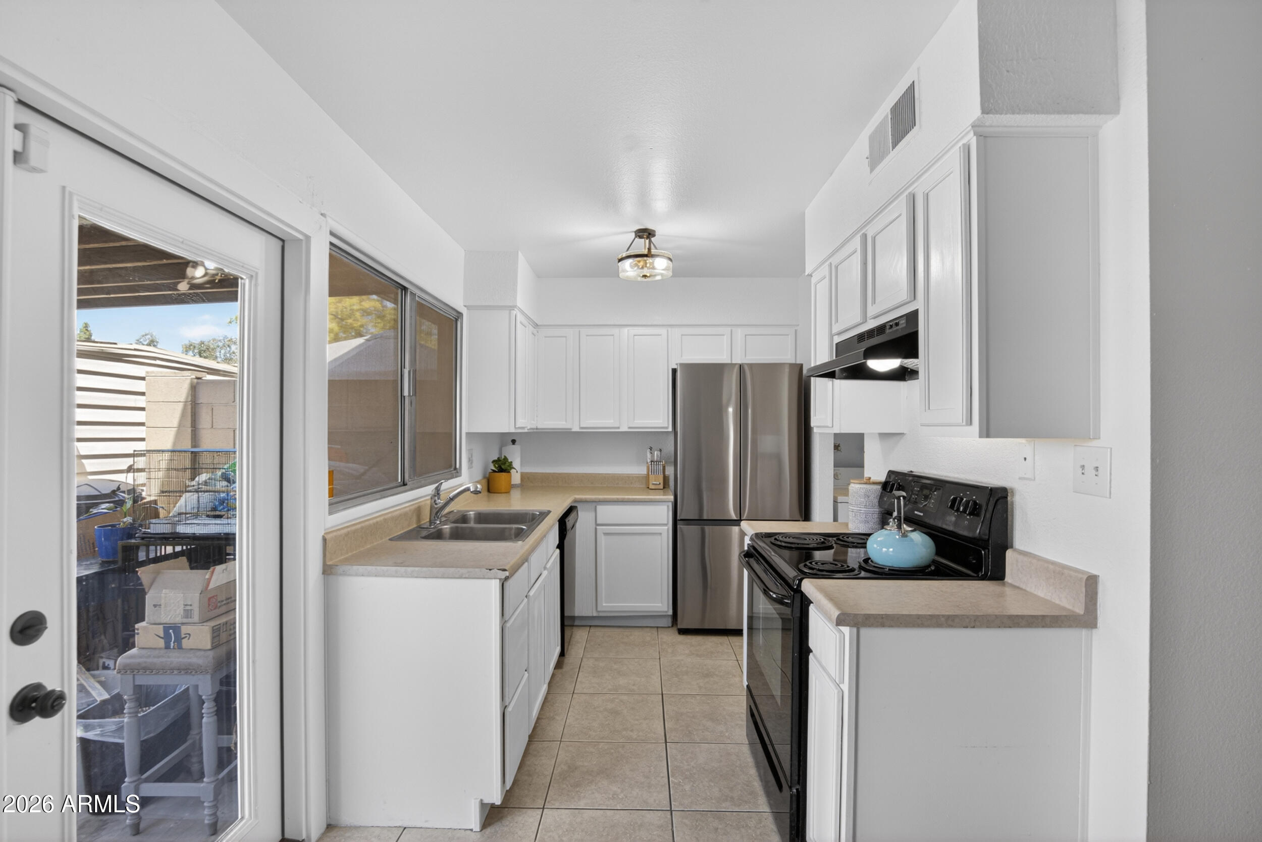 5007 South Terrace Road Tempe, AZ 85282 - Photo 10 of 33 Kitchen