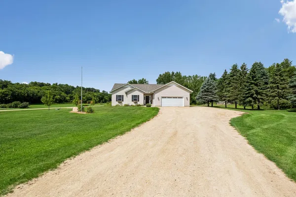 $625,000 | 23775 Leeann Avenue, Hampton, MN 55031