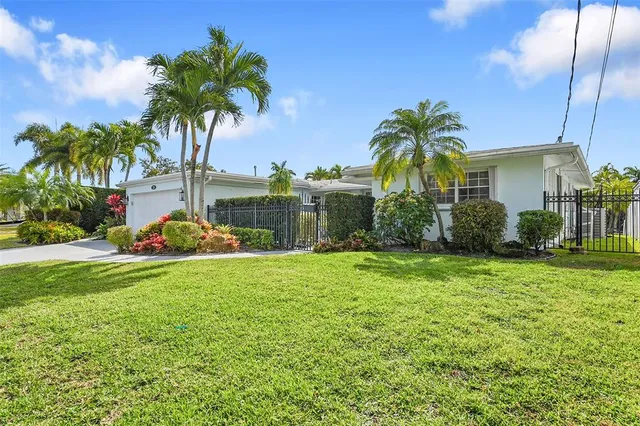$999,900 | 220 Southeast 10th Street, Pompano Beach, FL 33060
