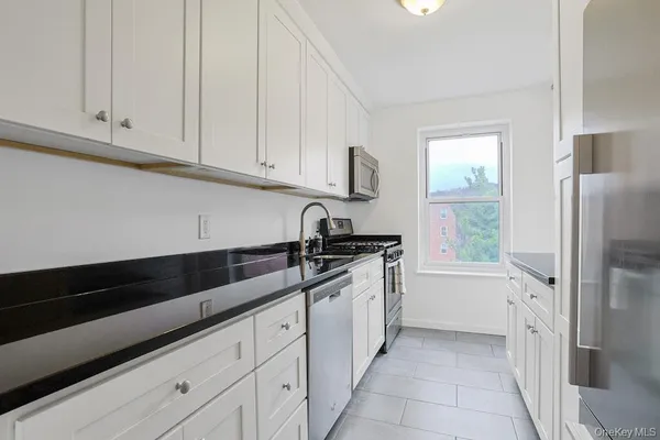 $499,000 | 555 Broadway, Unit 6E, Hastings-on-Hudson, NY 10706