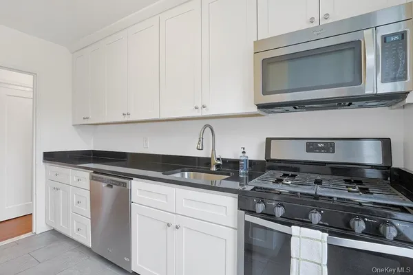 $499,000 | 555 Broadway, Unit 6E, Hastings-on-Hudson, NY 10706