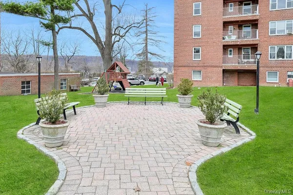 $499,000 | 555 Broadway, Unit 6E, Hastings-on-Hudson, NY 10706