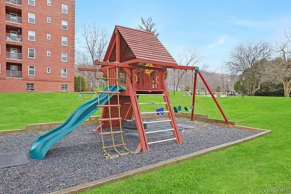 $499,000 | 555 Broadway, Unit 6E, Hastings-on-Hudson, NY 10706