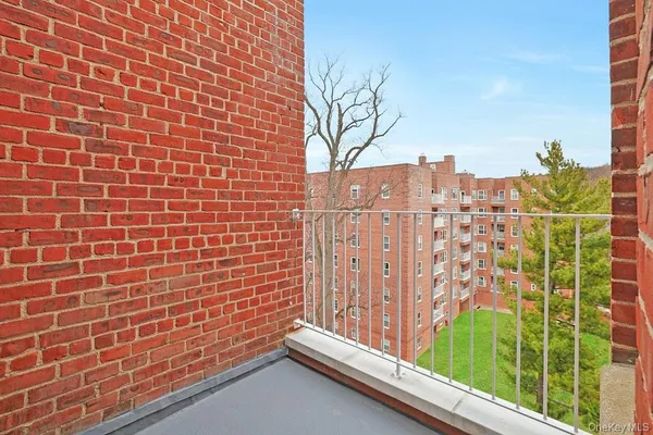 $499,000 | 555 Broadway, Unit 6E, Hastings-on-Hudson, NY 10706